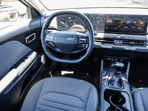 Used 2025 Kia K4 EX FWD image 17