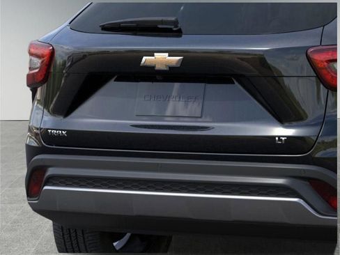 New 2026 Chevrolet Trax LT w/ Driver Confidence Package image 15