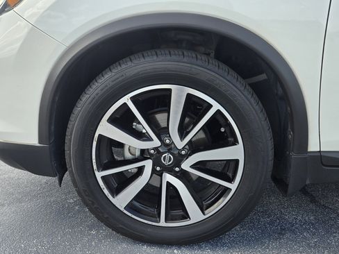 Used 2019 Nissan Rogue SL image 16