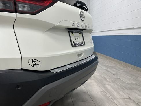 Used 2023 Nissan Rogue SV w/ SV Premium B Package image 34