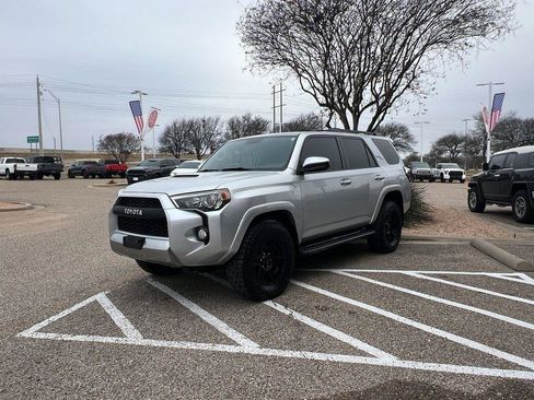 Used 2019 Toyota 4Runner TRD Off-Road image 2