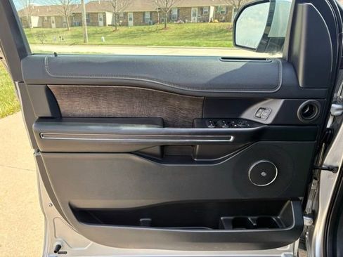 Used 2021 Ford Expedition Limited AWD/4WD image 9