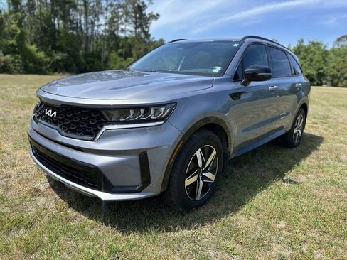 Used 2022 Kia Sorento S FWD image 1
