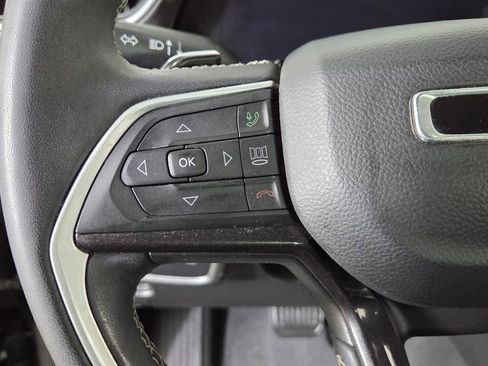 Used 2023 Jeep Grand Cherokee Laredo image 16