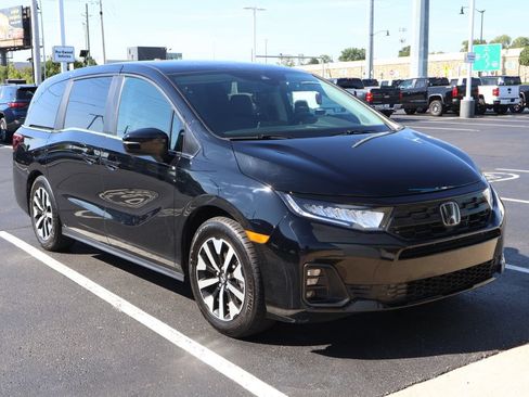 Used 2025 Honda Odyssey EX-L image 3