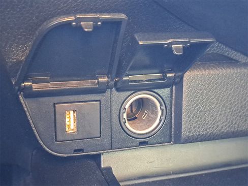 Used 2022 Toyota Camry SE image 25