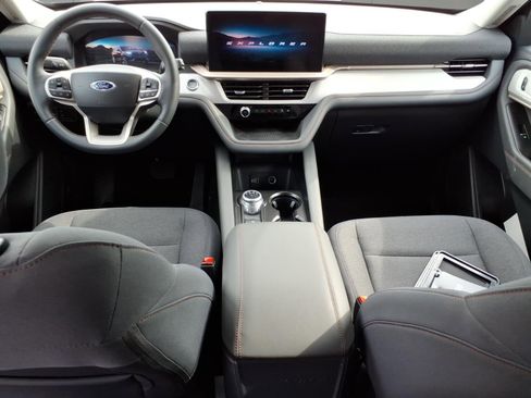 Used 2026 Ford Explorer Active AWD/4WD image 6