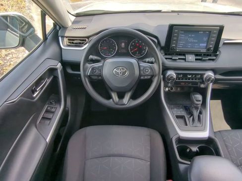 Used 2021 Toyota RAV4 XLE w/ Convenience Package FWD image 19