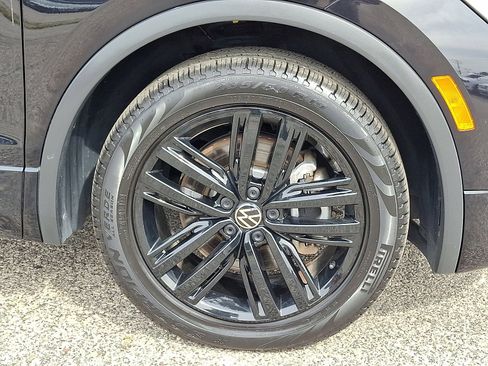 Used 2022 Volkswagen Tiguan SE R-Line image 8