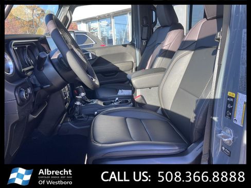 New 2025 Jeep Gladiator Sport image 10