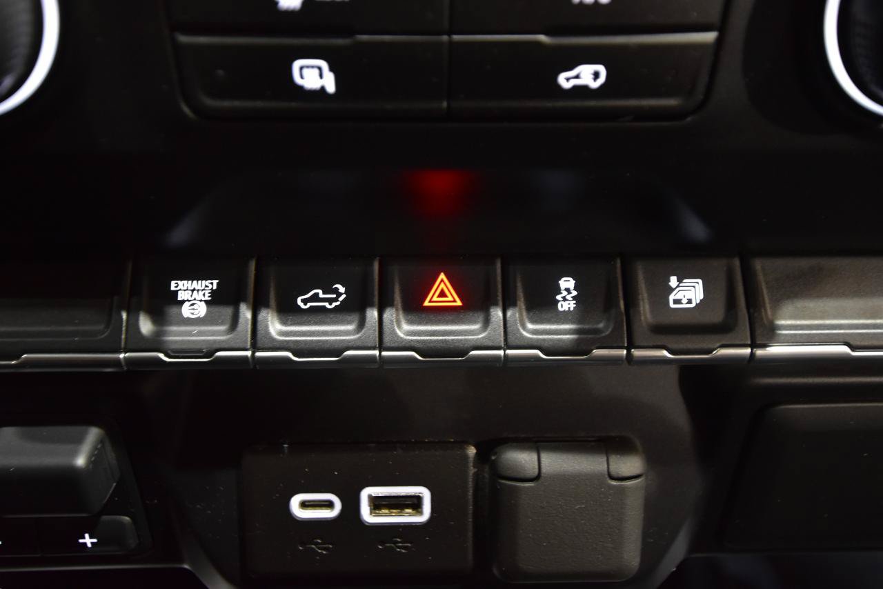 Used 2023 Chevrolet Silverado 3500 LT AWD/4WD image 27