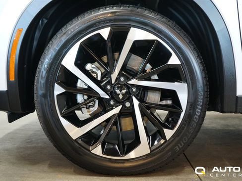 Used 2025 Mitsubishi Outlander SE image 8