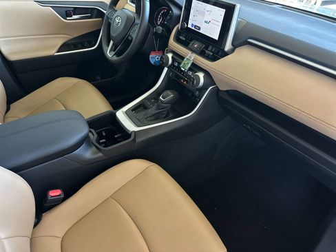 Used 2025 Toyota RAV4 XLE Premium image 15