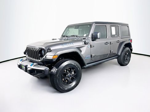 Used 2024 Jeep Wrangler Unlimited AWD/4WD image 3