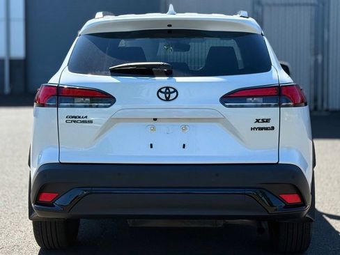 Used 2024 Toyota Corolla Cross AWD Hybrid w/ Convenience Package image 4
