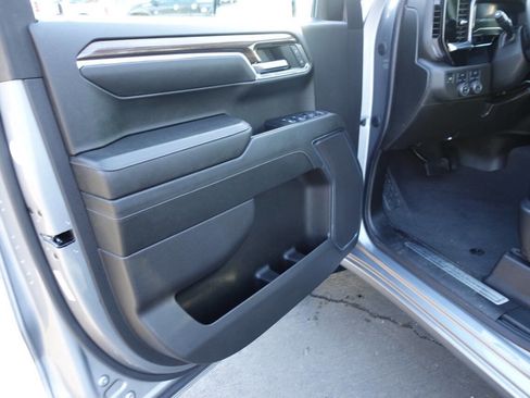 Used 2024 Chevrolet Silverado 1500 LT image 15