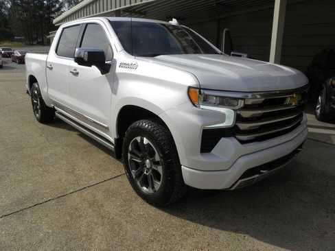 Used 2022 Chevrolet Silverado 1500 High Country w/ Technology Package AWD/4WD image 4