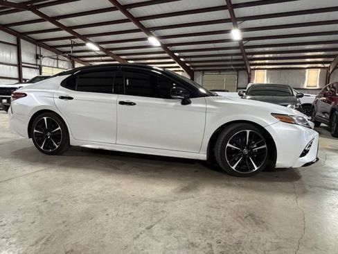 Used 2019 Toyota Camry XSE image 5