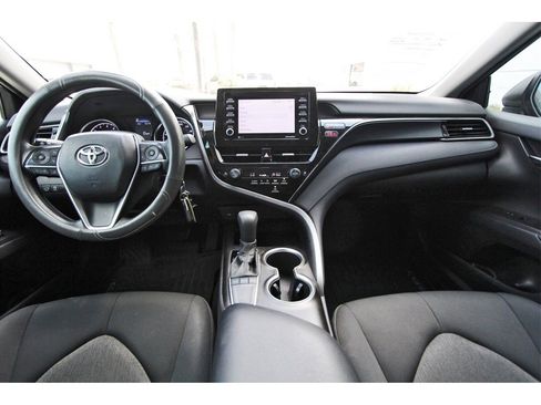Used 2022 Toyota Camry LE image 9