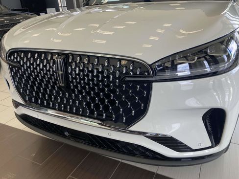 Certified 2025 Lincoln Aviator Reserve w/ Equipment Group 201A image 8