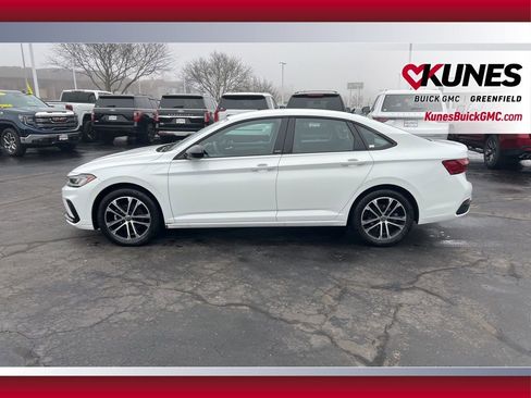 Used 2025 Volkswagen Jetta Sport image 10