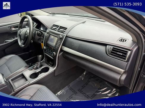 Used 2015 Toyota Camry SE FWD image 12