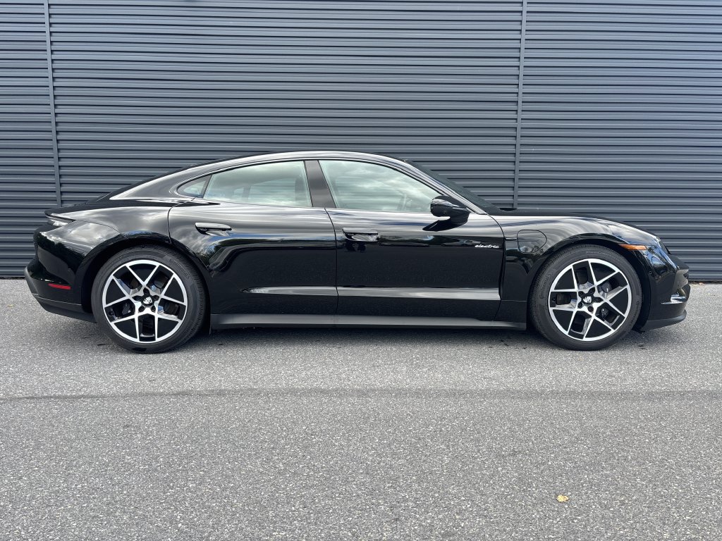 Certified 2025 Porsche Taycan w/ Premium Package RWD image 6