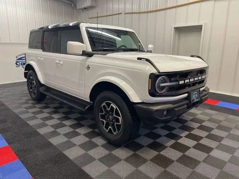 Used 2025 Ford Bronco Outer Banks AWD/4WD image 2