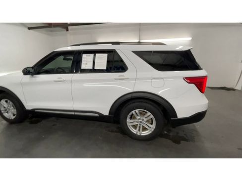 Used 2020 Ford Explorer XLT image 6