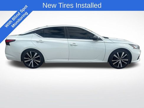 Used 2022 Nissan Altima 2.5 SR FWD image 2