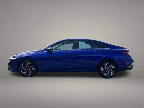 Used 2025 Hyundai Elantra Limited FWD image 2