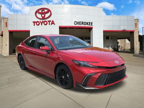 Used 2026 Toyota Camry SE FWD image 3