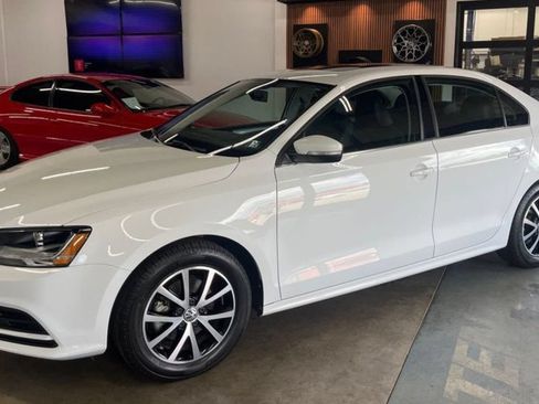 Used 2017 Volkswagen Jetta SE FWD image 1