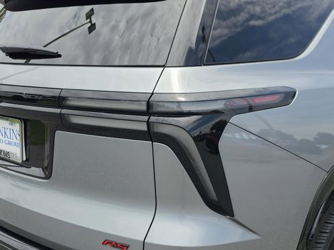 New 2026 Chevrolet Traverse RS w/ LPO, Floor Liner Package FWD image 41