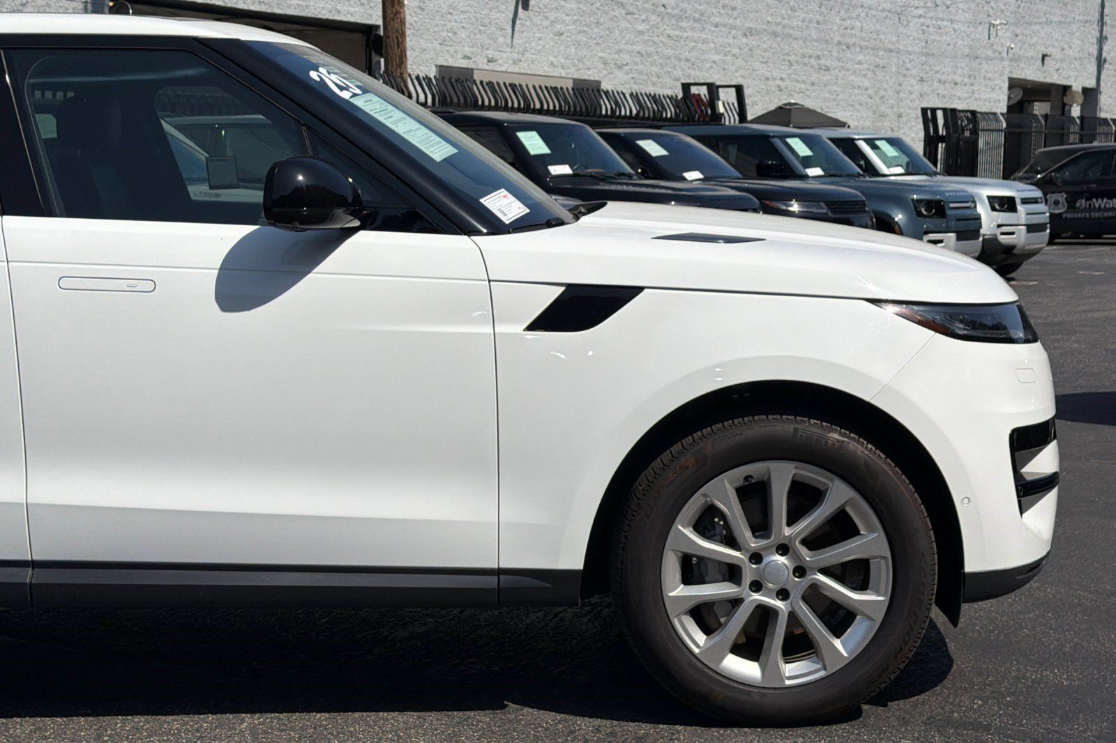Used 2025 Land Rover Range Rover Sport SE AWD/4WD image 36