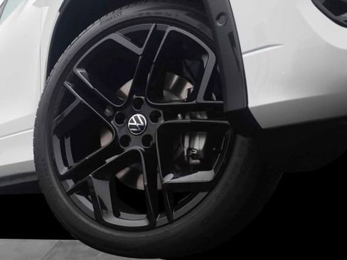 New 2026 Volkswagen Tiguan SE R-Line image 3