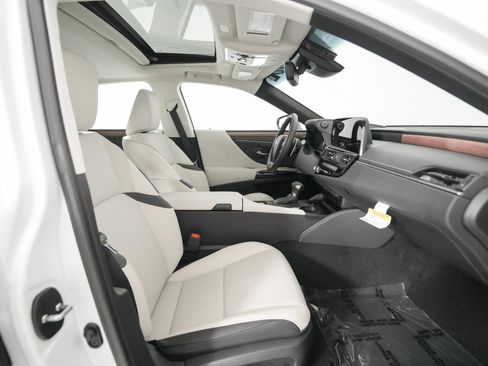New 2025 Lexus ES 350 w/ Premium Package image 17