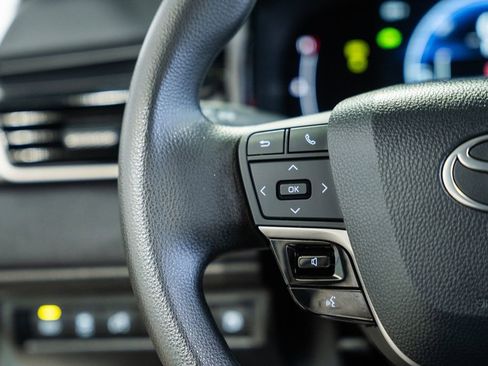 Used 2025 Toyota Camry LE image 27