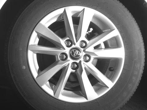 Used 2025 Toyota Camry LE image 14