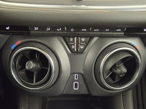 Used 2022 Chevrolet Blazer LT FWD image 19