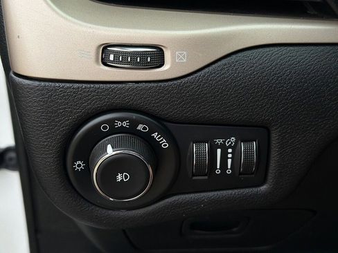 Used 2017 Jeep Cherokee Latitude image 19