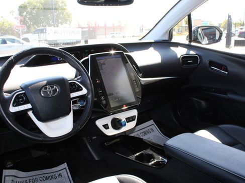 Used 2017 Toyota Prius Prime Advanced FWD image 16