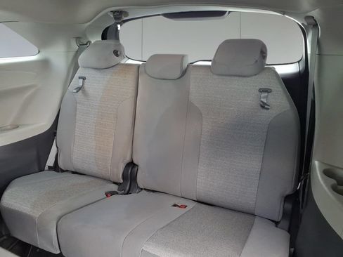 Used 2022 Toyota Sienna LE FWD image 9