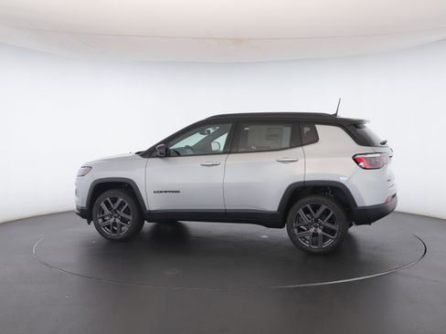 Used 2026 Jeep Compass Limited image 18