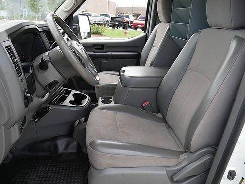 Used 2018 Nissan NV 2500 SV image 9