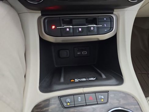 Used 2021 GMC Acadia Denali w/ Denali Technology Package AWD/4WD image 23