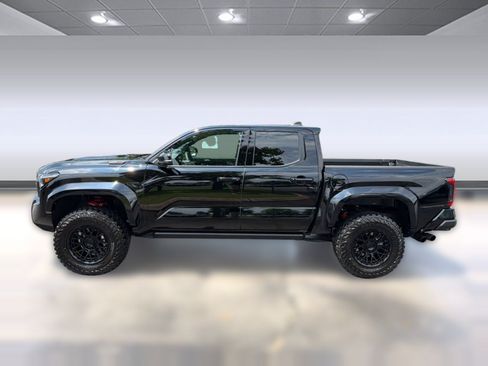 Used 2025 Toyota Tacoma TRD Pro AWD/4WD image 2