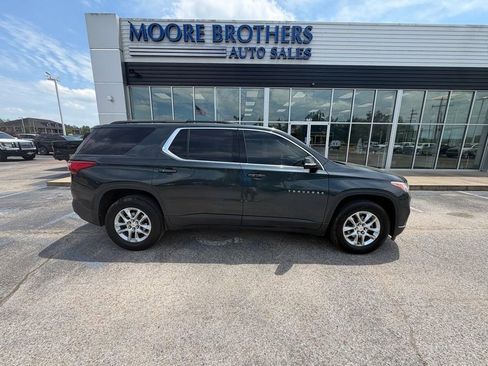 Used 2020 Chevrolet Traverse LT FWD image 1