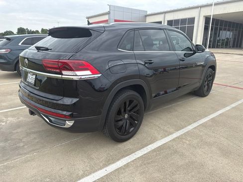 Used 2022 Volkswagen Atlas Cross Sport SE FWD image 2