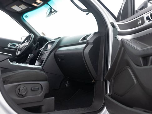 Used 2013 Ford Explorer XLT AWD/4WD image 30